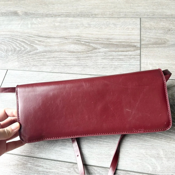 Darling Red Faux Leather Clutch Shoulder Bag - Picture 4 of 14